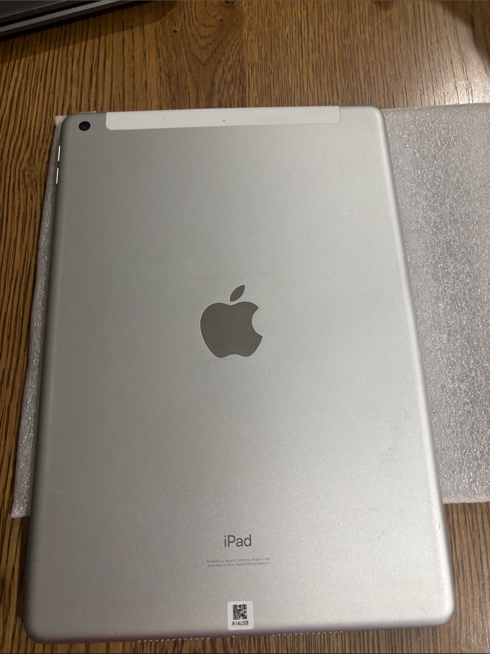 Apple iPad White Front Panel with Black Display - Picture 2 of 6